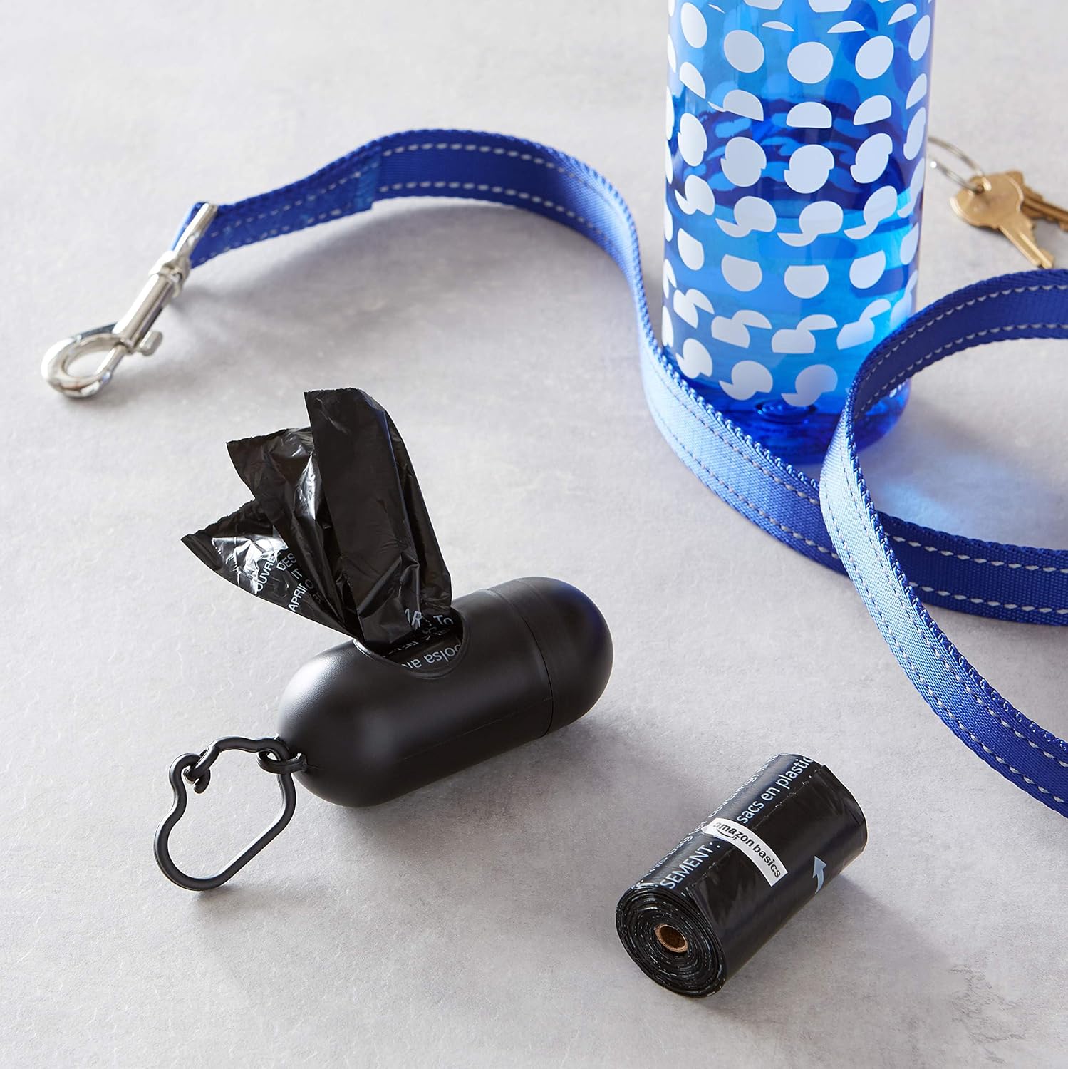 Amazon Basics Hundekotbeutel Mit Spender Und Leinenclip, Unparfümiert, 300 Beutel (20 Packungen Mit Je 15 Beuteln), Schwarz